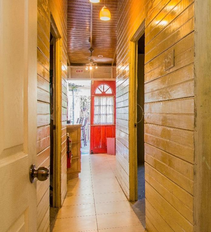One32 Guest House Kingston Exterior photo